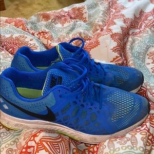 Men’s blue nike shoes